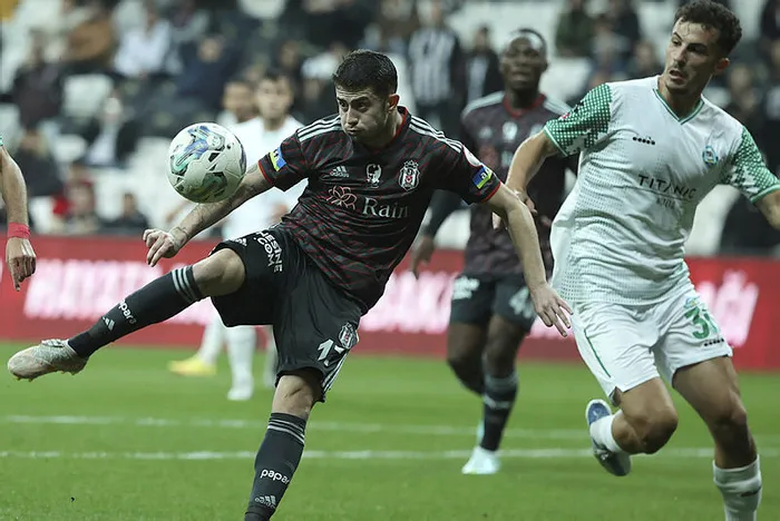 besiktas-ziraat-turkiye-kupasinda-isi-ilk-yarida-bitirdi-kartal-bir-ust-tura-yukseldi-1668023415282.jpg