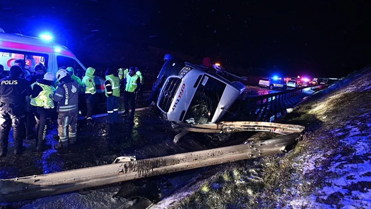Kuzey Marmara Otoyolu’nda servis minibüsü devrildi: 11 yaralı
