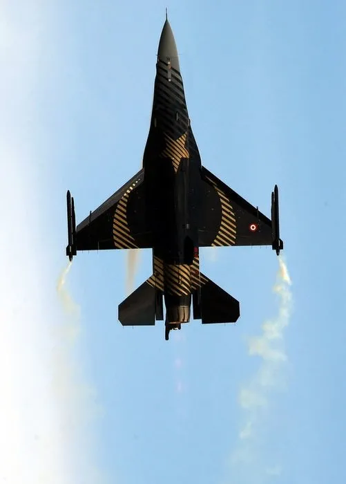 F-16 SOLOTÜRK göklerde