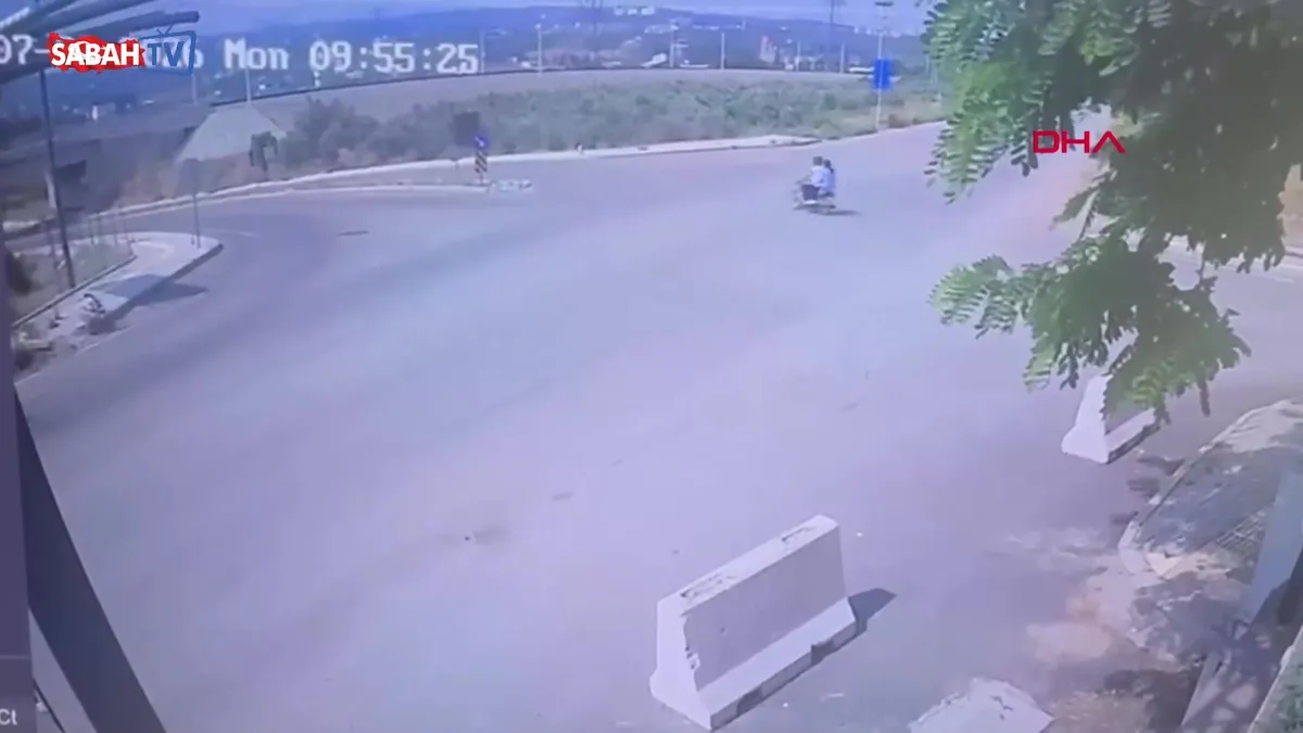 Osmaniye’de tanker ile otomobil çarpıştı! 2 yaralı: Kaza anı kamerada videosunu izle Osmaniye’de tanker ile otomobil çarpıştı! 2 yaralı: Kaza anı kamerada videosunu izle