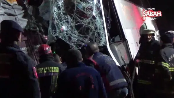 Amasya'da yolcu otobüsüyle kamyonun çarpıştığı kazada 2 kişi öldü, 20 kişi yaralandı | Video