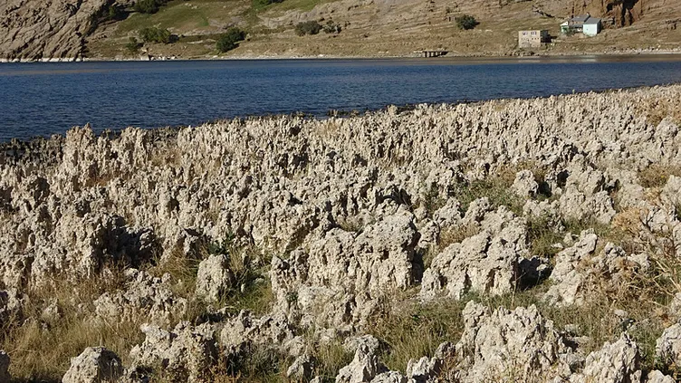 Van Gölü’nde eski yerleşim alanları ortaya çıktı! Drone’lar böyle görüntüledi
