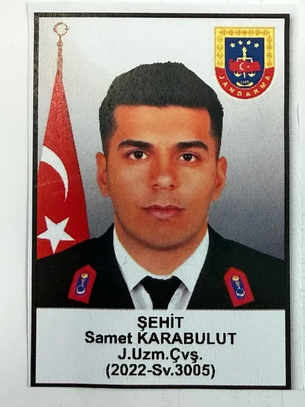 en-aci-veda-acili-baba-sehit-oglunun-tabutunu-optu-1782287620411.jpg