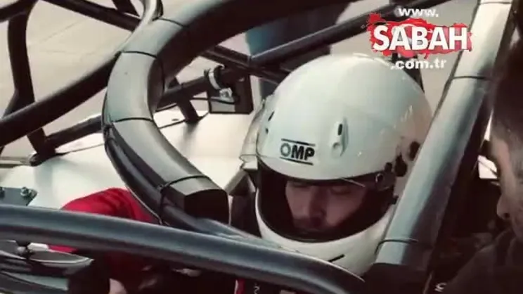 Kıvanç Tatlıtuğ İstanbul Park Formula Pisti'nde deneme sürüşü yaptı | Video