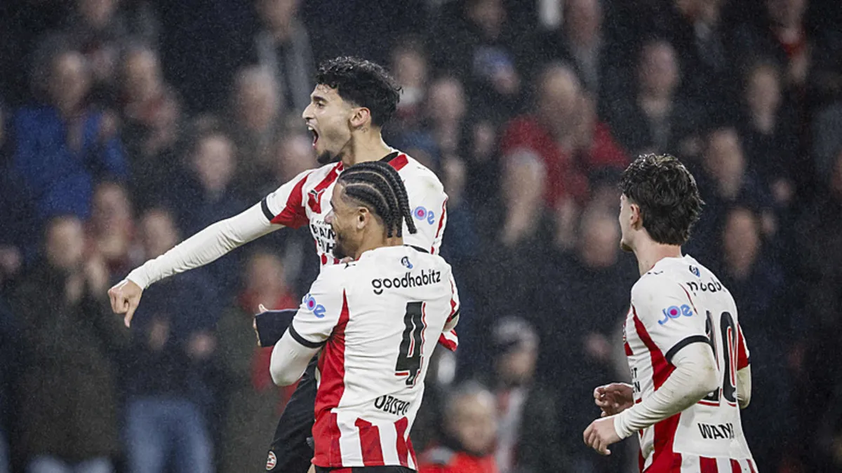 PSV, Heerenveen engelini rahat geçti! PSV, Heerenveen engelini rahat geçti!