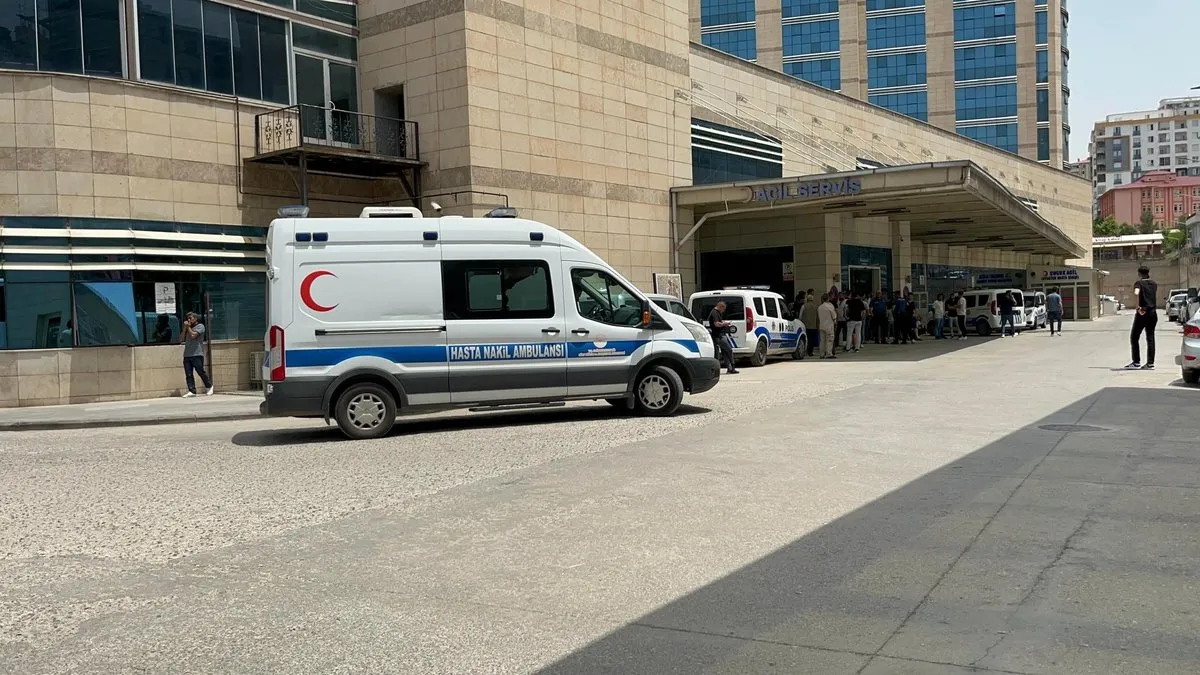 Siirt’te silahlı kavga: 1 ölü, 1 ağır yaralı Siirt’te silahlı kavga: 1 ölü, 1 ağır yaralı