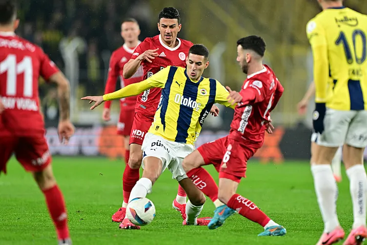 Son dakika haberi: Fenerbahçe-Antalyaspor maçı sonrası büyük övgü: Bu adamın kaç ciğeri var?