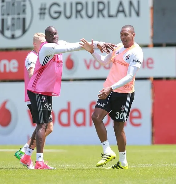 Şenol Güneş’in gözdesi Beşiktaş’tan ayrılıyor?
