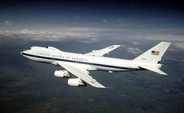E-4B Nightwatch (kıyamet günü uçağı) havalandı! (İşte özellikleri)