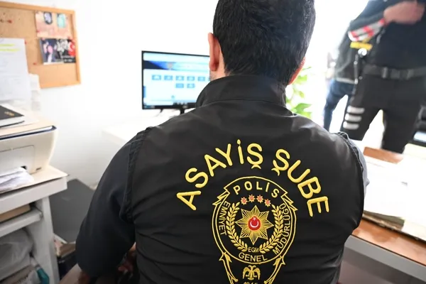 gunubirlik-ev-ve-kiralik-arac-firmalarina-47-polis-ekibiyle-denetim-1777115450931.jpg