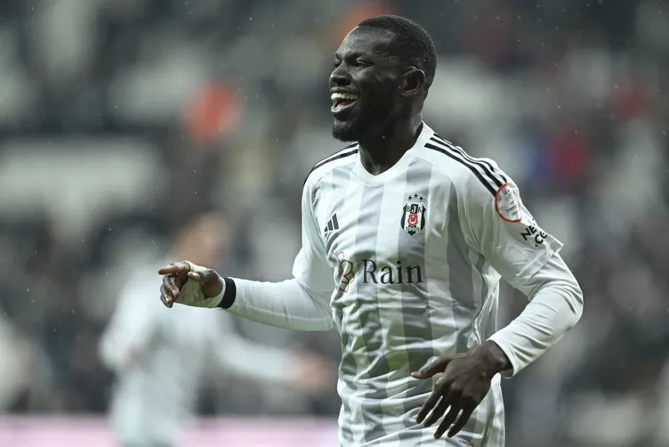 Son dakika Beşiktaş haberi: Fernando Santos’un ilk transferi belli oldu! Bayern Münih 35 milyon Euro, PSG 15 milyon Euro ödemişti...