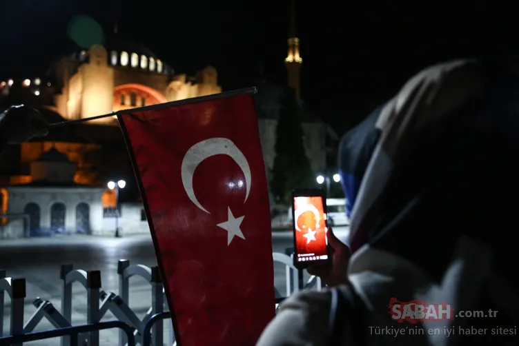 Εικόνες της τελευταίας στιγμής και όλες οι εξελίξεις από την Αγία Σοφία που προετοιμάστηκαν για την προσευχή της Παρασκευής