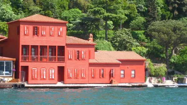 Yalın mı var derdin var