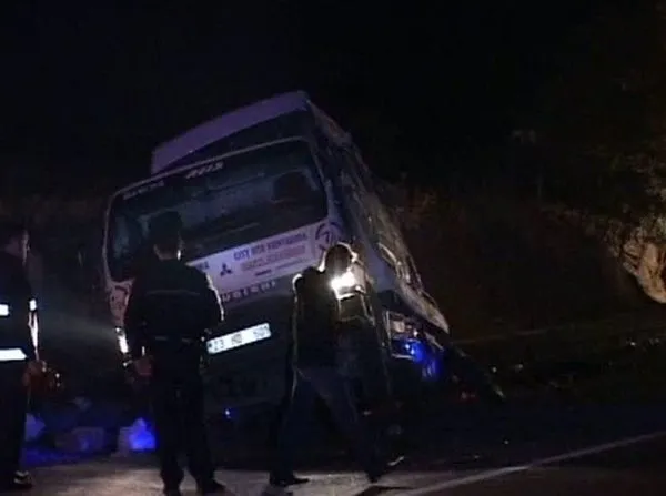 Beton mikseri polis aracını biçti