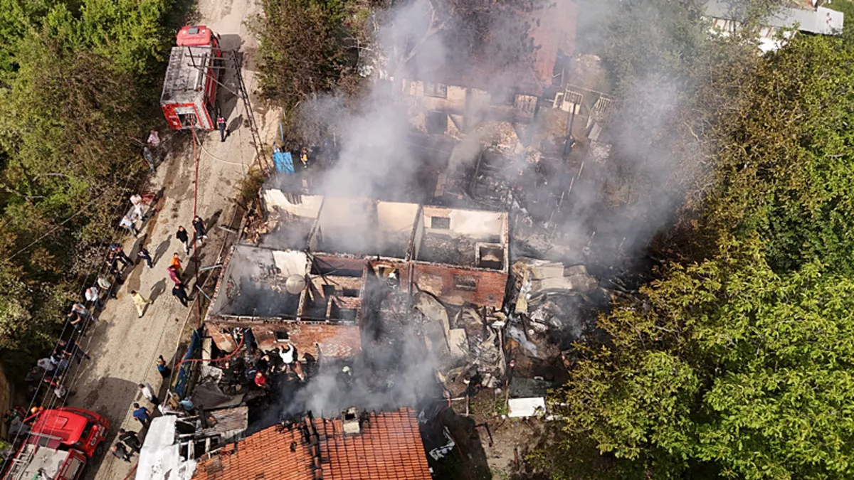 Karabük’te bir evde çıkan yangın 2 yaşındaki çocuğu canından etti: Anneannenin feryadı yürekleri yaktı’ Karabük’te bir evde çıkan yangın 2 yaşındaki çocuğu canından etti: Anneannenin feryadı yürekleri yaktı’