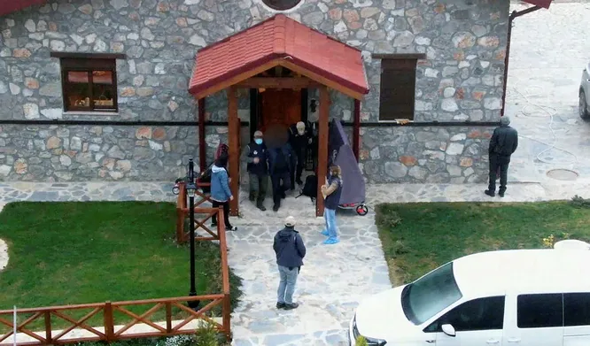 Antalya'da FETÖ/PDY'ye eş zamanlı operasyon: 32 şüpheli yakalandı