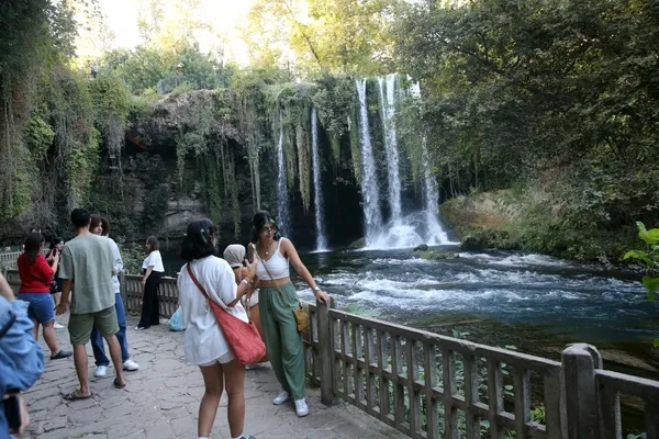 antalyada-tum-zamanlarin-17-milyon-278-bin-103-turist-rekoru-kirildi-1735906685640.jpg
