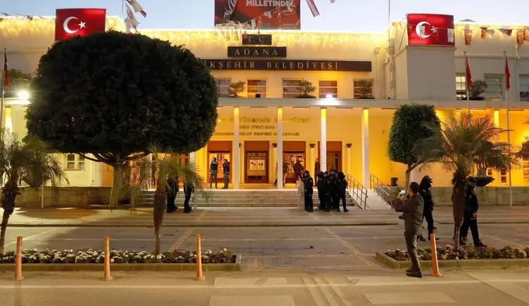 SON DAKİKA | İhalelerinin şartnamelerini sızdır rüşveti kap! Reklam rüşvetleri Özgür Özel’in satranç arkadaşına