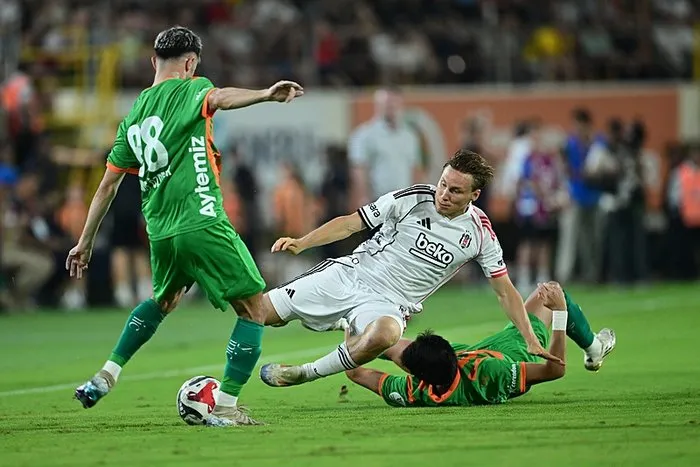 canli-alanyaspor-besiktas-karsilasmada-ilk-yari-oynaniyor-1756666929052.jpeg