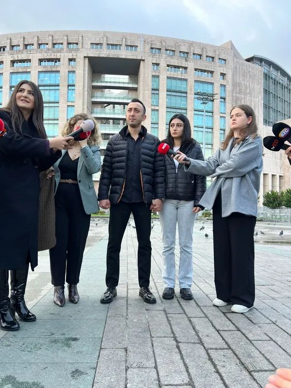 bocek-ailesi-ilk-degildi-3-yasinda-hayatin-kaybeden-minik-karanin-ailesinden-aciklama-1763977137496.jpg SON DAKİKA: Böcek ailesi ilk kurban değildi! Minik Karan'ın ailesinden açıklama: