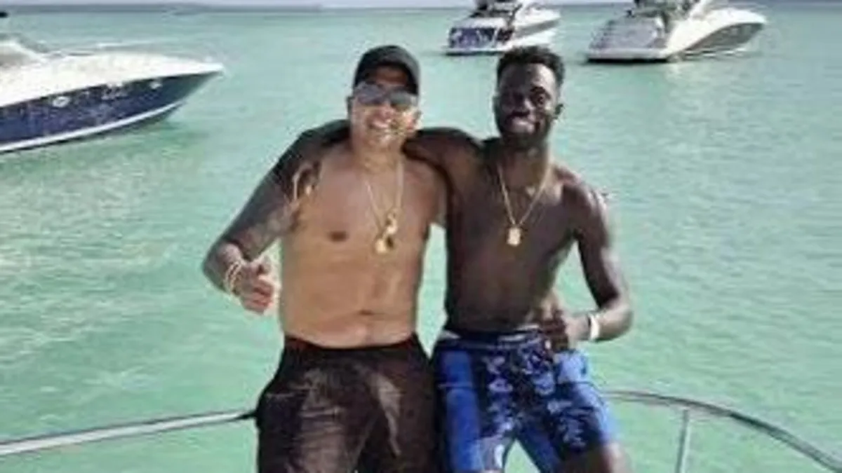 Galatasaray Teknik Direktörü Okan Buruk, Kolombiyalı stoper Davinson Sanchez'in tatilini uzatmasına onay verdi.