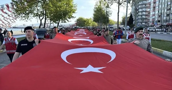 tekirdagda-100-metrelik-turk-bayragiyla-genclik-yuruyusu-1778939623172.jpg