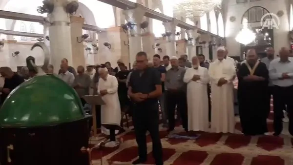 Kudüs şairi Nuri Pakdil için Mescid-i Aksa'da gıyabi cenaze namazı kılındı