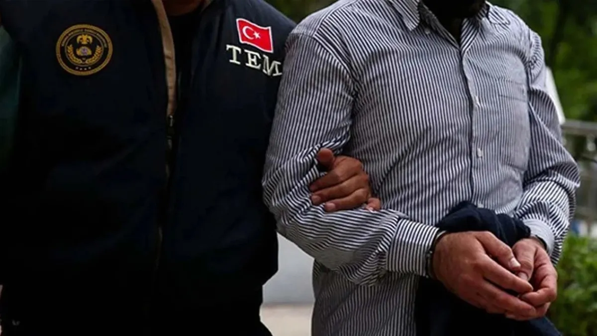 Satıcı kılığına giren polis, şüpheliyi kıskıvrak yakaladı! Satıcı kılığına giren polis, şüpheliyi kıskıvrak yakaladı!