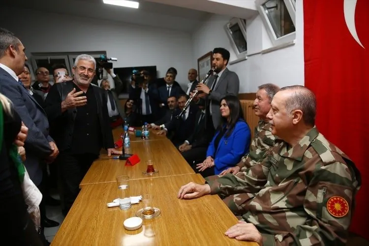 Cumhurbakanı ile beraber ünlü isimler sınıra akın etti