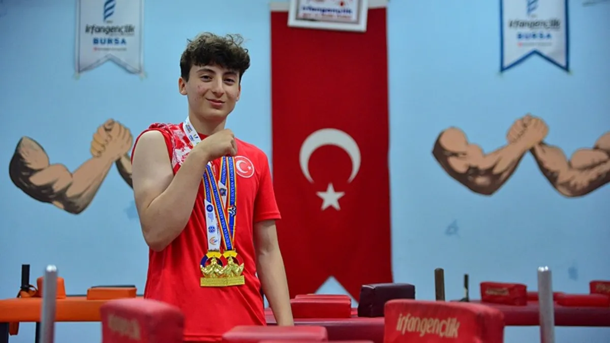 Berat, Avrupa Bilek Güreşi Şampiyonu oldu Berat, Avrupa Bilek Güreşi Şampiyonu oldu