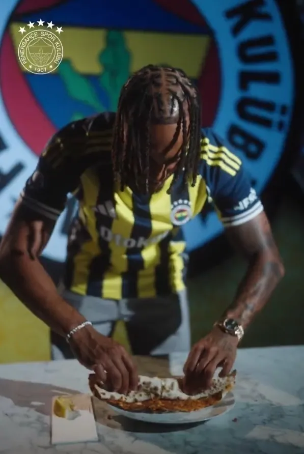 fenerbahceden-milana-lahmacunlu-gonderme-1752388574362.jpg