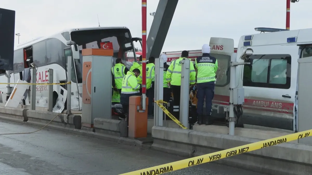 2 kişi hayatını kaybetti: İstanbul’daki feci kazanın görüntüleri ortaya çıktı! 2 kişi hayatını kaybetti: İstanbul’daki feci kazanın görüntüleri ortaya çıktı!