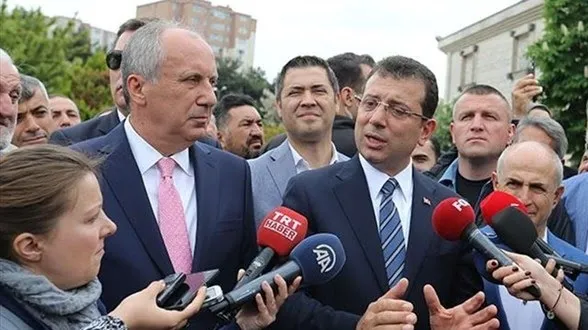 ekrem-imamoglu-ve-muharrem-ince-gorusmustu-genel-merkezde-dikkat-ceken-pankart-acima-failine-1702384529147.jpg Ekrem İmamoğlu ve Muharrem İnce görüşmüştü! Genel merkezde dikkat çeken pankart: Acıma failine!