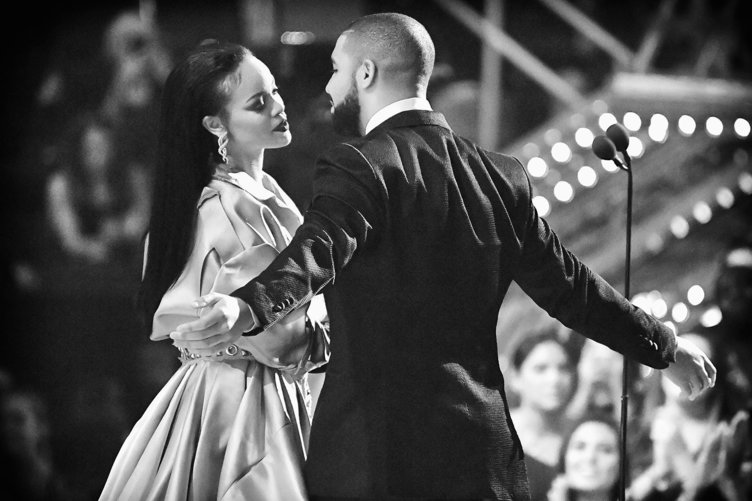 Rihanna, Drake ile aşkını bir üst seviyeye taşıdı!