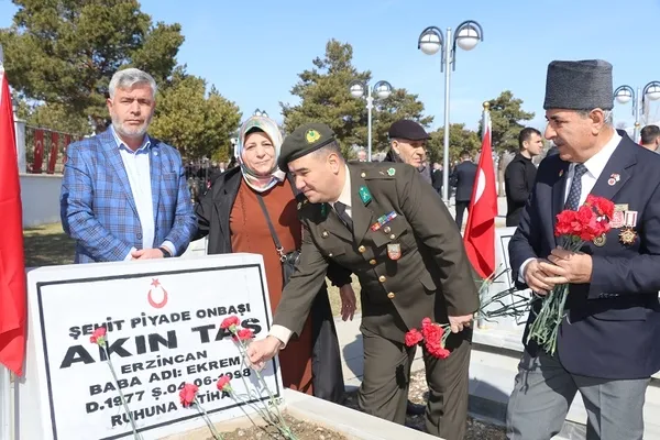 erzincanda-18-mart-sehitler-icin-tek-yurek-1773828851825.jpg