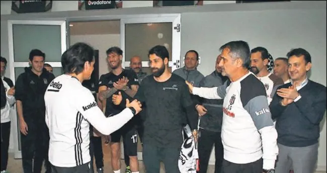 Üçlüyle veda etti