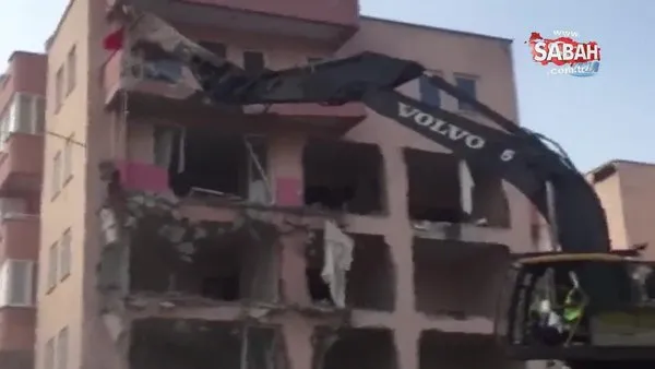 Bursa'da hasarlı bina yıkımında Türk Bayrağı hassasiyeti