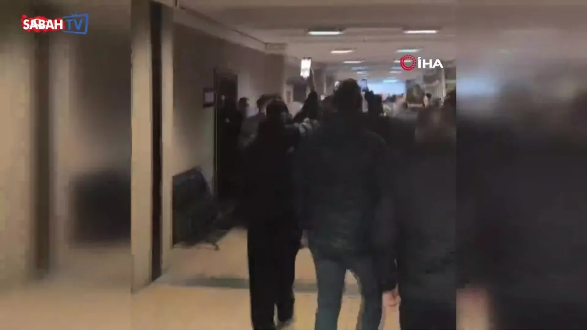 Hakan Çakır cinayet davasında gerginlik! Adliye koridoruna polis sevk edildi | Video videosunu izle Hakan Çakır cinayet davasında gerginlik! Adliye koridoruna polis sevk edildi | Video videosunu izle