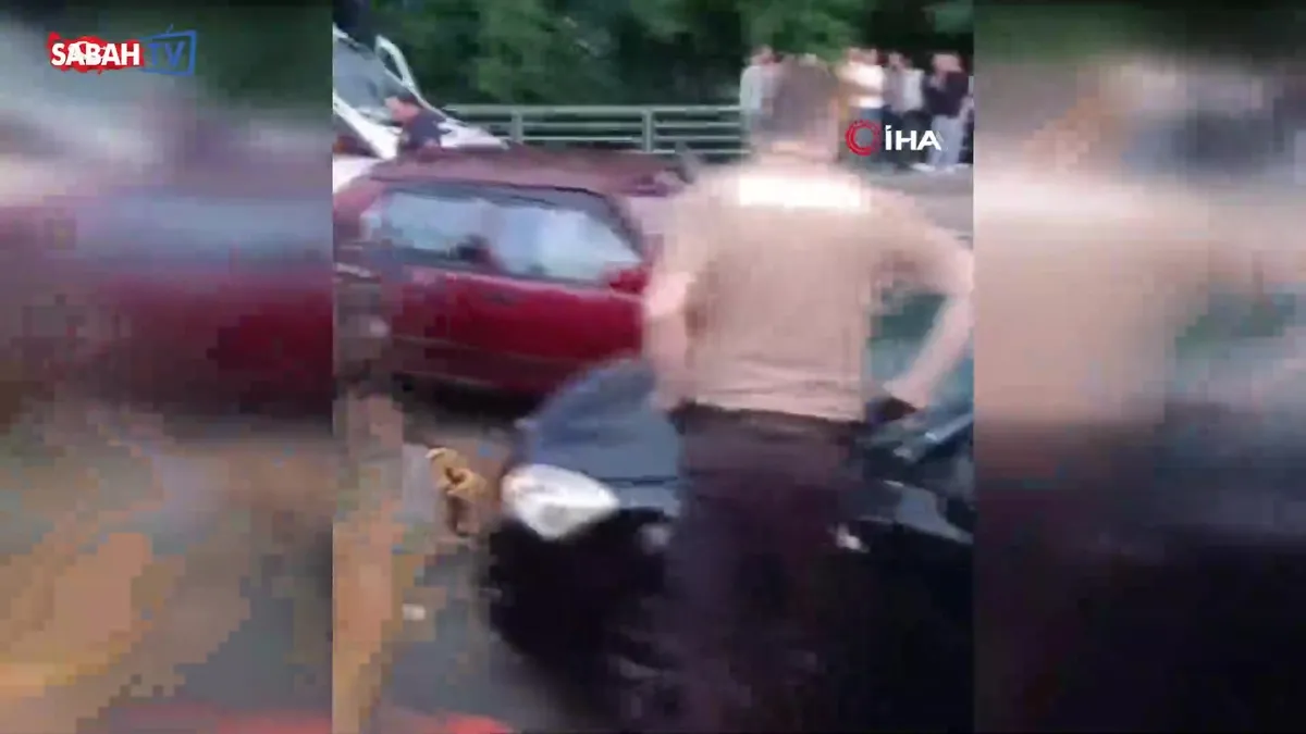 ağışlı yolda iki otomobil çarpıştı: 4 yaralı videosunu izle ağışlı yolda iki otomobil çarpıştı: 4 yaralı videosunu izle