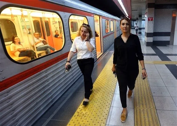 Ankara metrosunun kadın vatmanları
