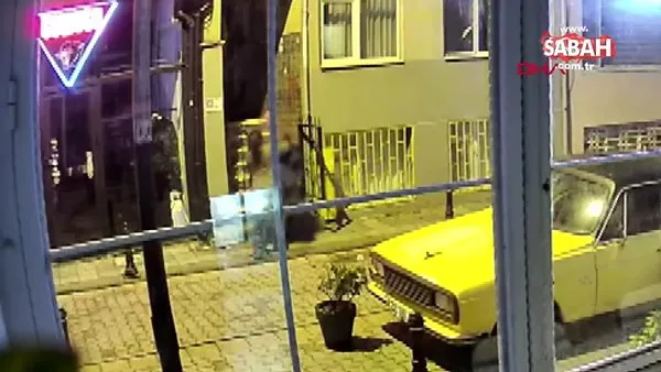 Kadıköy Moda'da yaşanan 'sokağa idrarını yapma' kavgası kamerada | Video