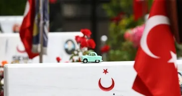 Şehitlikte yürek burkan eşyalar