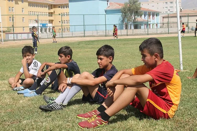 Terör mağduru çocuklara futbol eğitimi