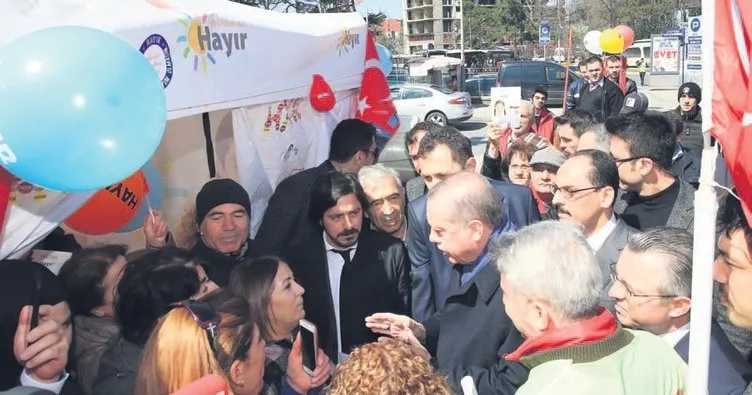 Erdoğan’dan ‘Hayır’ standına sürpriz ziyaret