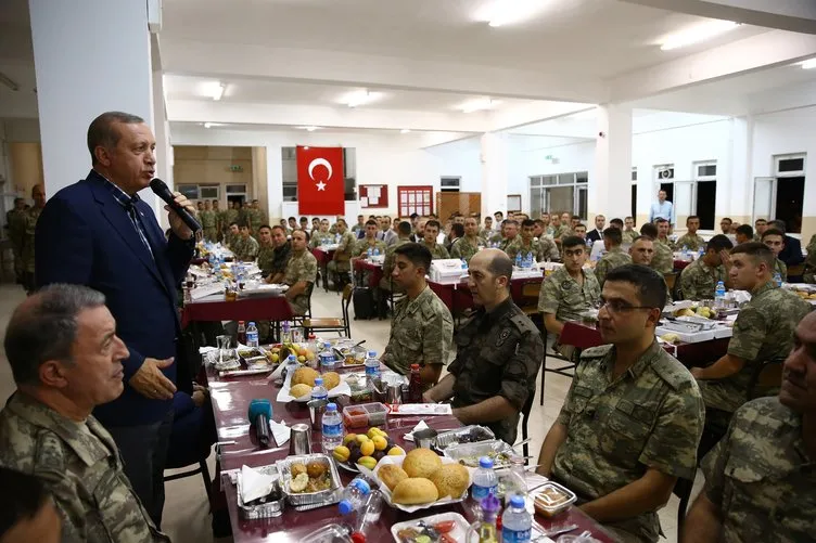 Cumhurbaşkanı Erdoğan, Cizre’de askerlerle birlikte iftar yaptı