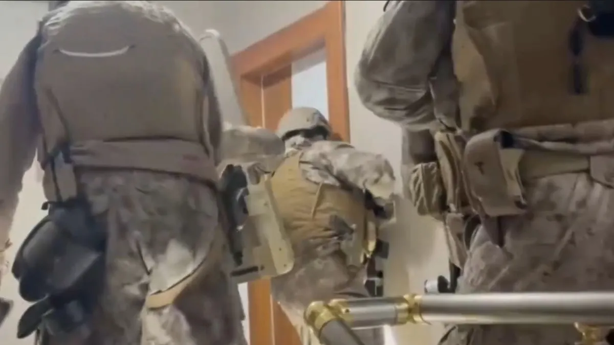 Silahlı tahsilatçılara baskın… 18 çete üyesi gözaltına alındı… Silahlı tahsilatçılara baskın… 18 çete üyesi gözaltına alındı…