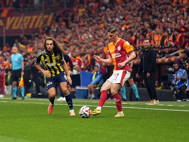 galatasaray-fenerbahce-canli-super-ligde-kritik-derbi-galatasaray-fenerbahce-macinda-ilk-yari-bitti-1777226477259.jpeg