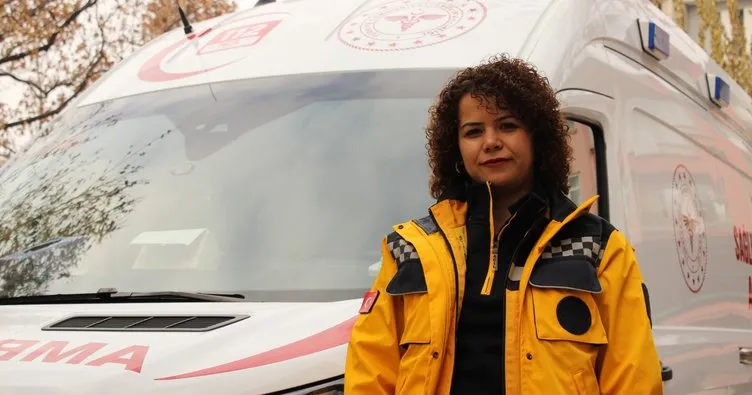 Ambulans şoförü Sevgi şifa dağıtıyor