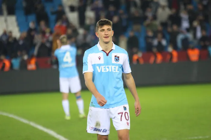 trabzonsporun-eldor-shomurodov-icin-1-milyon-euroluk-teklifi-az-geldi-1660286411682.jpg