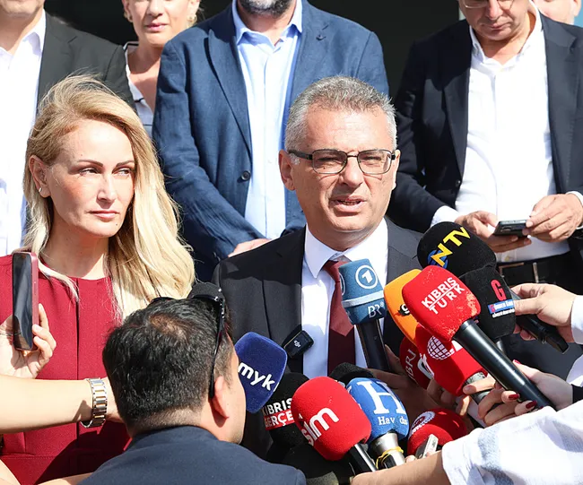 son-dakika-kktc-yuksek-secim-kurulu-acikladi-iste-resmi-olmayan-sonuclara-gore-secimi-kazanan-isim-1760894177951.jpeg SON DAKİKA | KKTC Yüksek Seçim Kurulu açıkladı! Tufan Erhürman ülkenin yeni cumhurbaşkanı oldu